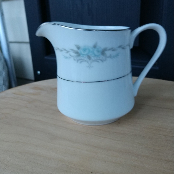 Style House Fine China Corsage Pattern - Picture 10 of 11